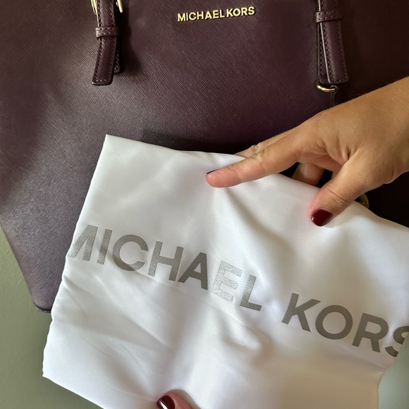 Micheal Kors - Picture 2 of 4
